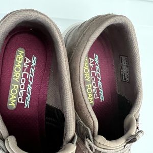 Sketchers air cooled walking shoes size 7. Beige